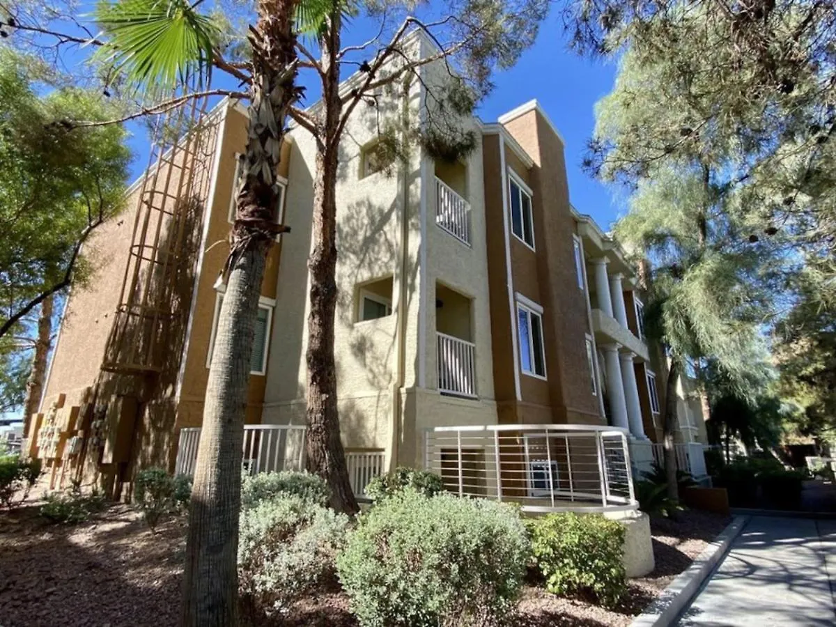 Worldmark Tropicana Avenue 1Bd location